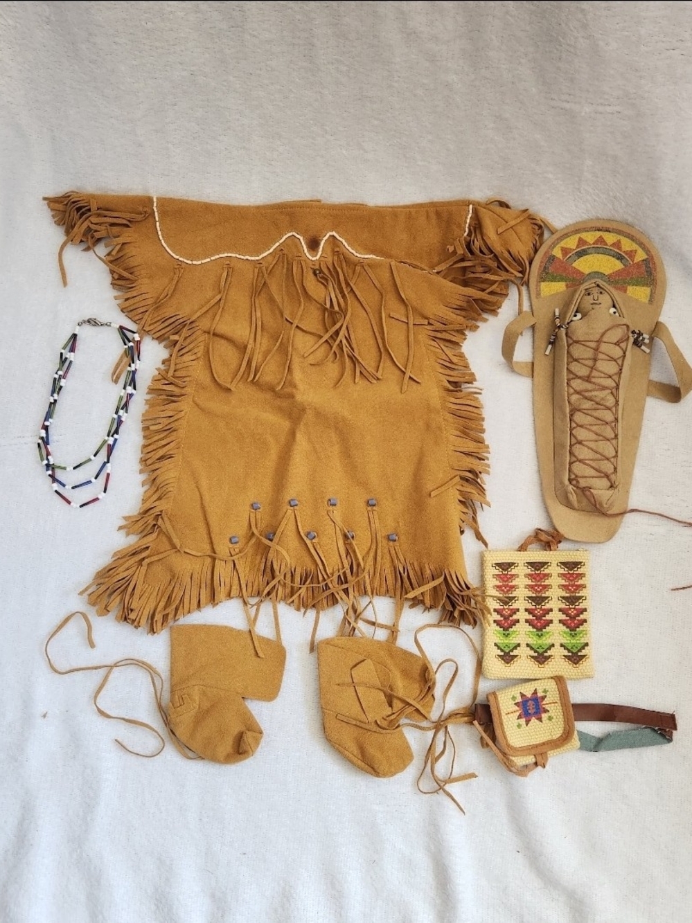 American Girl 18” Doll Kaya Meet Dress, Cradleboard, Beads, Bags Deerskin 2008